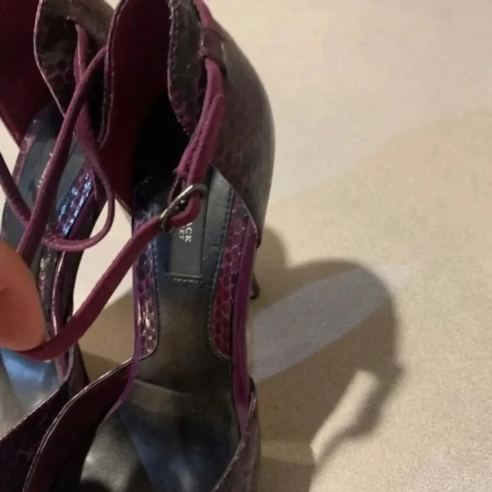 White House Black Market Purple Black Snakeprint Avalon Platform Pump Heel 7.5